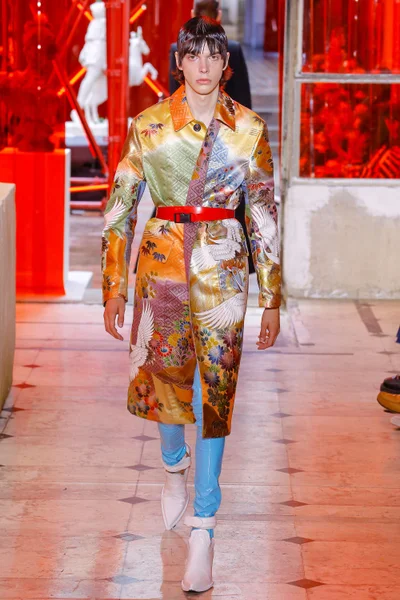 Look 15